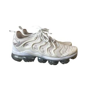 Nike Vapormax White Men’s Athletic Air-Cushioned Sneakers